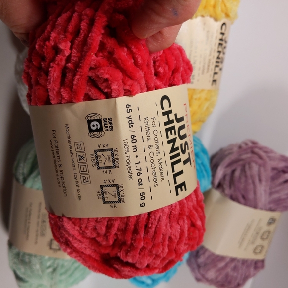 6 SKEINS YARN - Picture 3 of 9